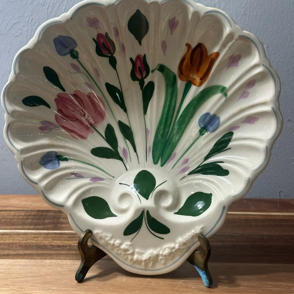 Vintage Blue Ridge Pottery. Hand-Painted Floral Shell Dish - Cream with  Flowers